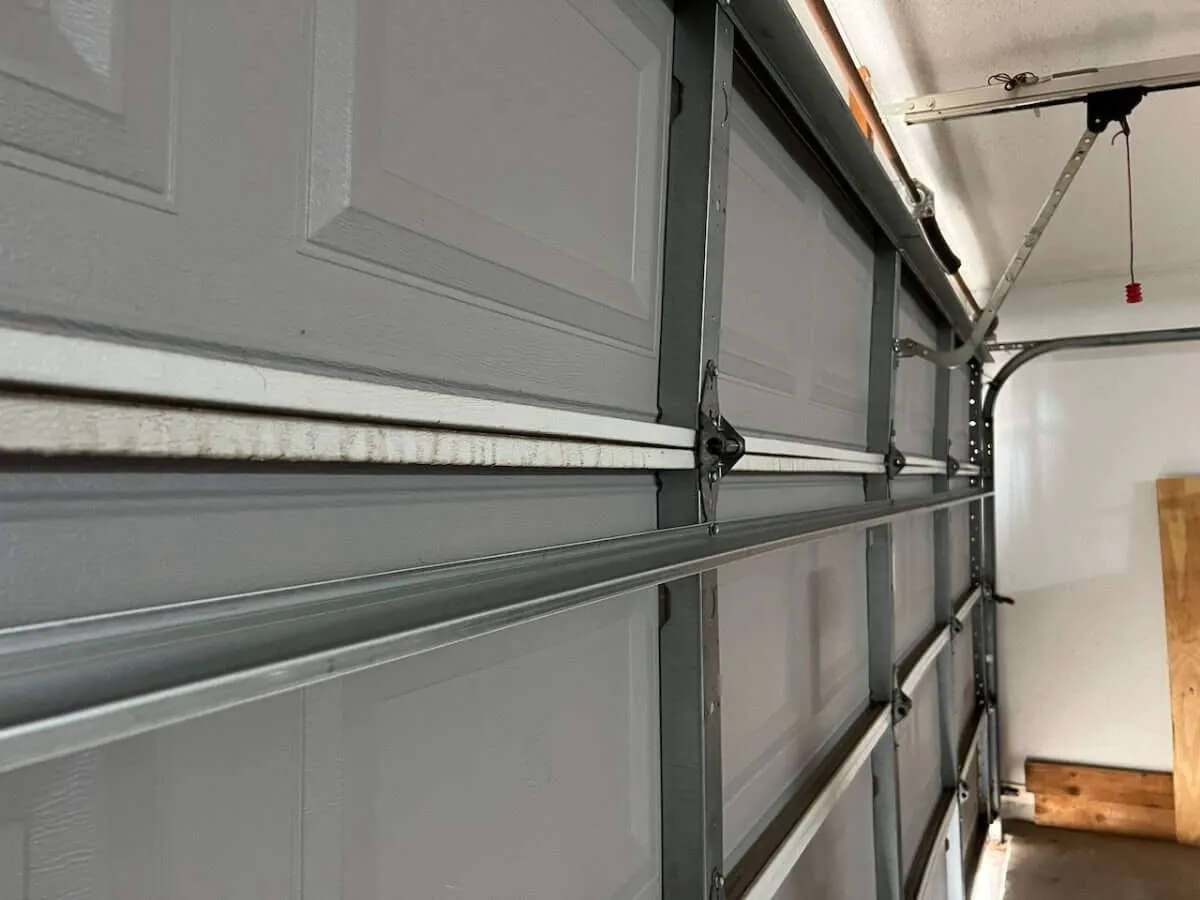 struts on a garage door